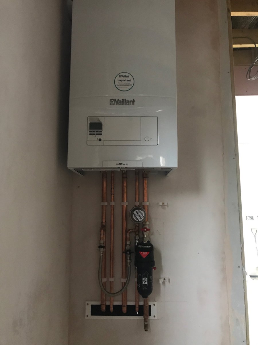 Half way through another cheeky install this week ..... postman pat style <a href="/vaillantuk/">Vaillant UK</a>