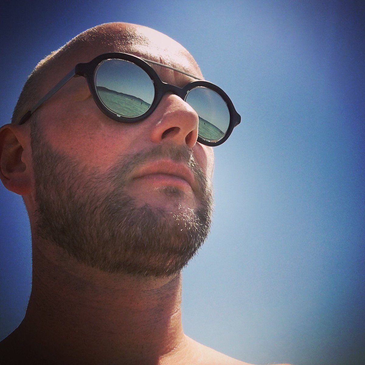 AnAngelInLondon's tweet photo. @Shamir_UKLtd How about this for a #shamirsummerselfie
@boothandbruce #blogger powered by shamir #powerMirror lenses https://t.co/qsLVhLbrpp