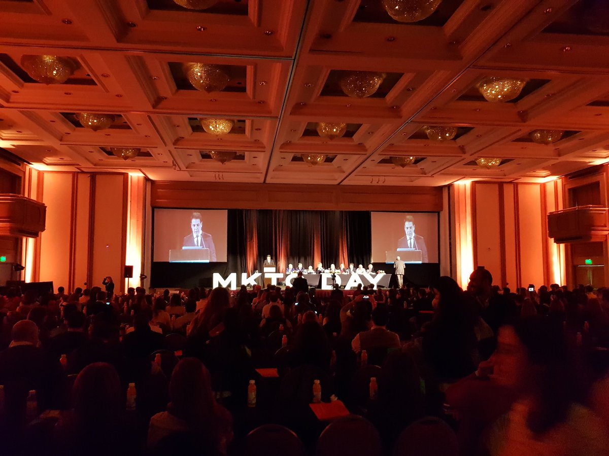 galonsobenia's tweet photo. Si querés crecer... aprendé de los mejores.
#MDay2017 https://t.co/NokHvI5GoH