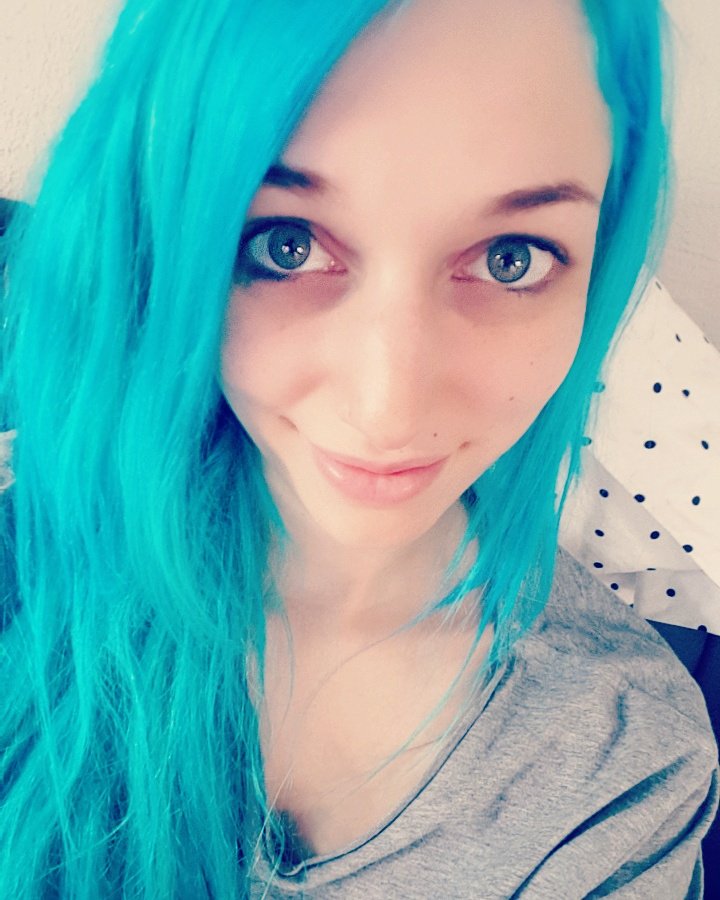 BloodyNyuu's tweet photo. I woke up like this 💖
#iwokeuplikethis #directions #lagoonblue #nomakeup #turquoise #bed #selfie #aftersleep #smile #goodmorningworld #hi https://t.co/OR3GTOx8Be