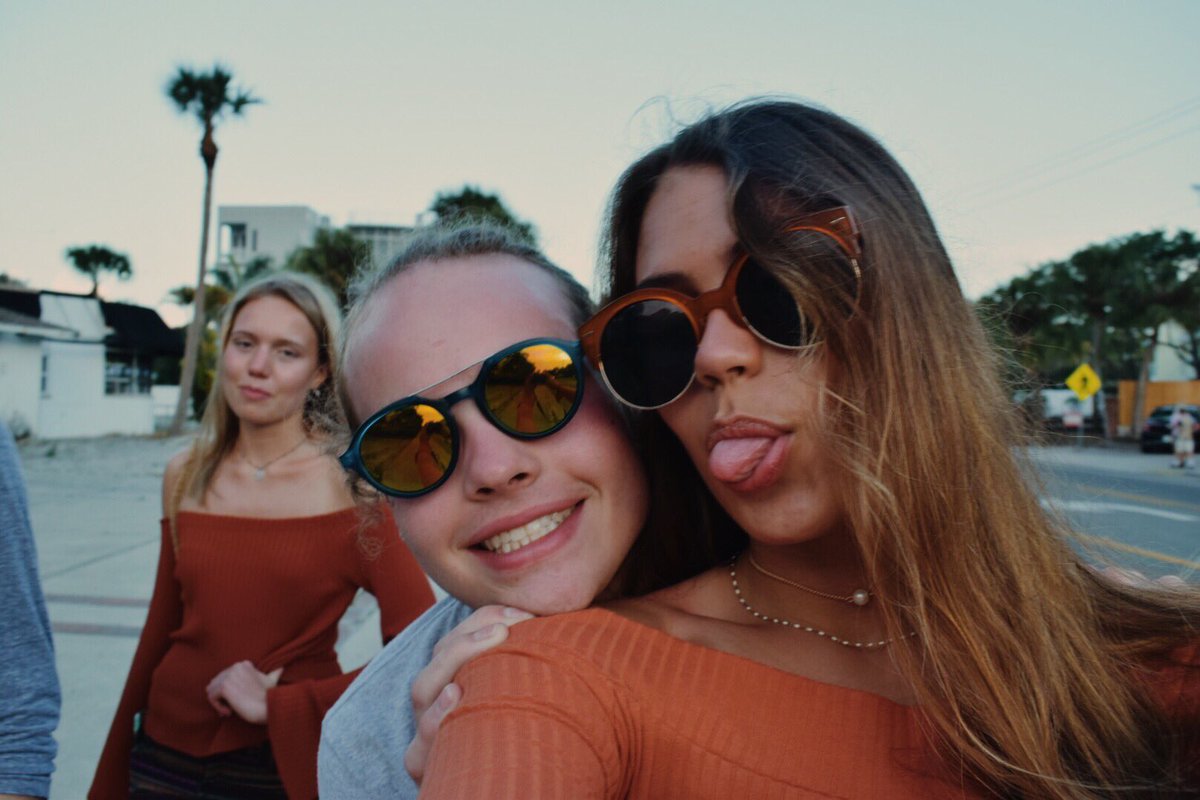 ChloeCallahan_'s tweet photo. happy bday to my favorite human bean❣️ hope your 18th is spent well, love youu @Zach__howard https://t.co/YGKEehfcCh
