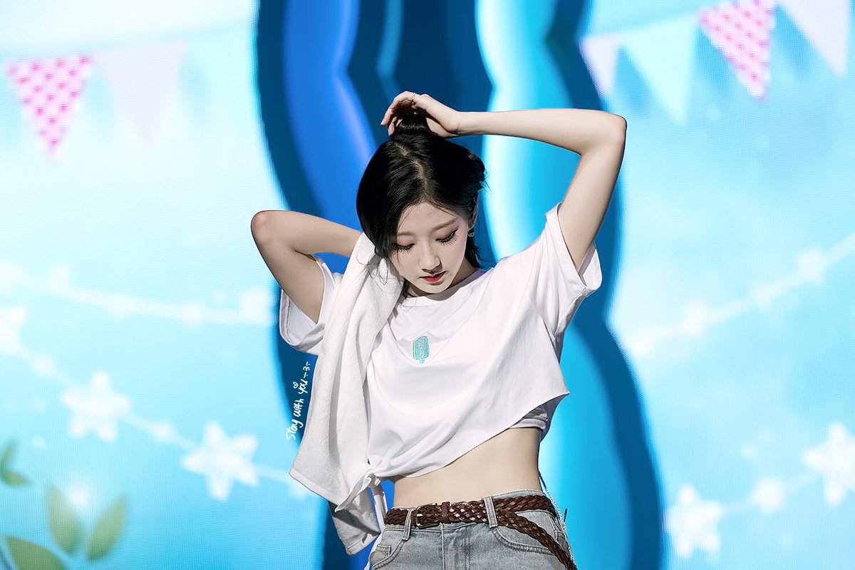 [PICS] 170729 #러블리즈 #Lovelyz #Yein at Lovelyz Summer Concert 'Alwayz'

cr: S1119_Y0604