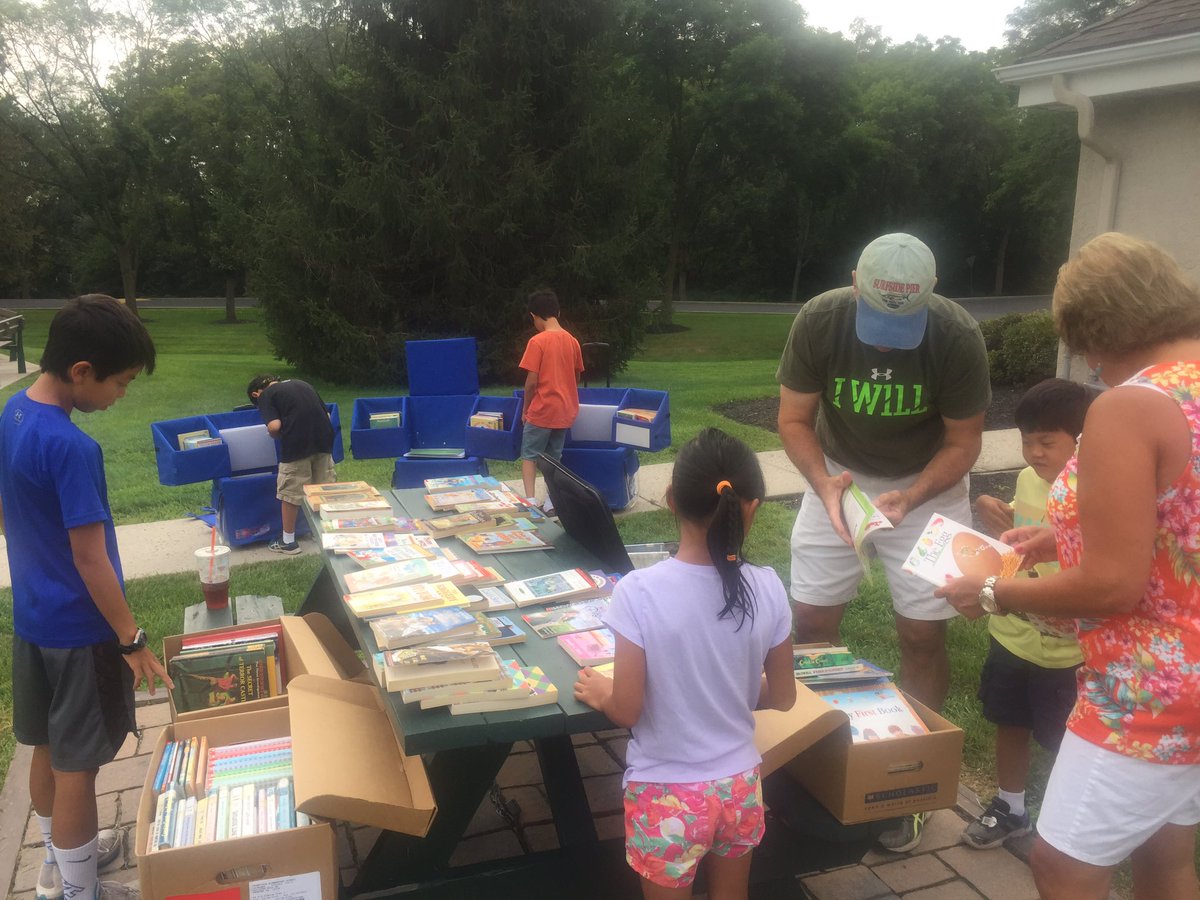 SASD_OakRidge's tweet image. Mrs. Rothenberger's Book Blast is off to a great start!  Pheasant Run then heading to Alderfer Park at 10!  Come out to find a great book.