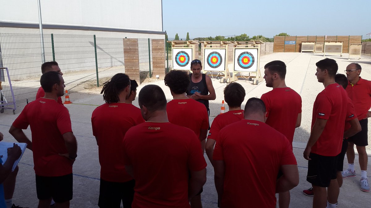 IstresHB's tweet photo. #PREPA Initiation au tir à l'arc pour @IstresHB en mode biathlon du sud @FFTiralArc #AllezIstres #CoeurIstreen https://t.co/IzaD4DLHKc