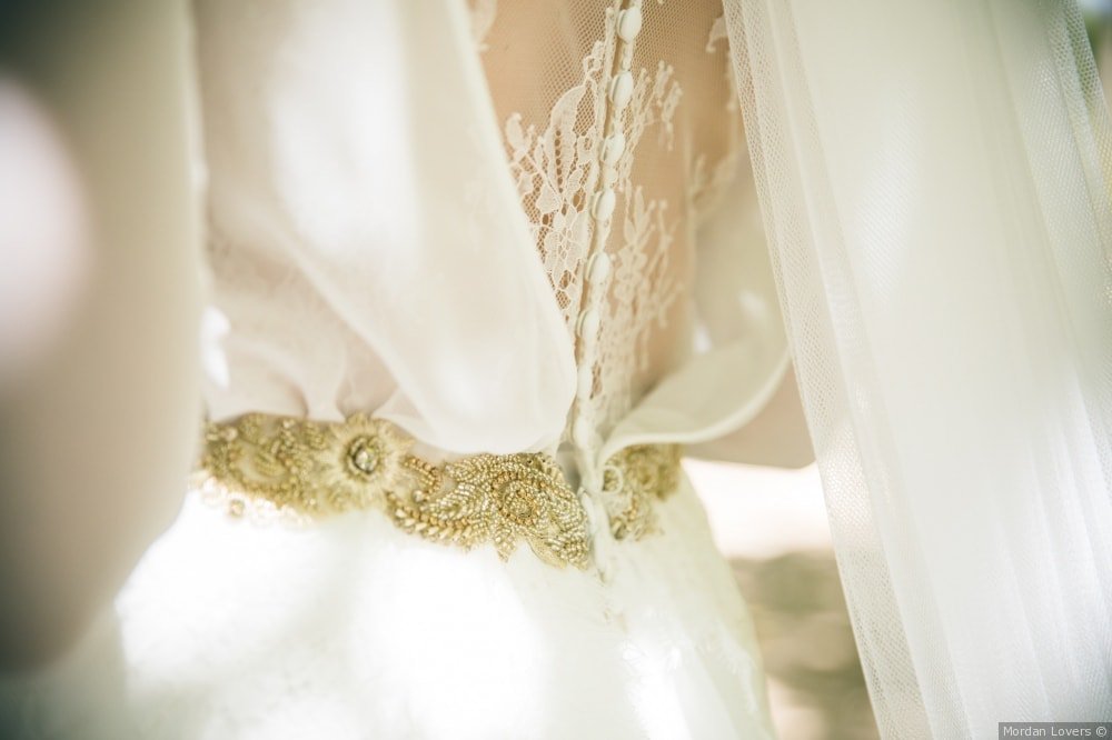 Espaldas únicas... Fotografía de <a href="/MordanLovers/">Mordan Lovers</a> que muestra los detalles de uno de nuestros vestidos.