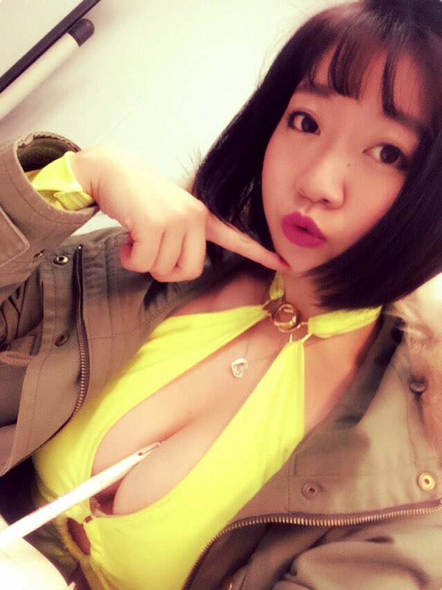 bed_in1919's tweet photo. 学校やオフィスだけに留まらず全国民レベルでセクハラする為に芸NO界に舞い降りた、時代錯誤な“おセックスシンボル”ちゃんまいダヨ♡

昨日は#おっぱいの日 そして今日は #パンツの日 #バニーの日 …あれ、それって全部ちゃんまいの日じゃね？

ちゅ〜訳で私の全てプレゼント♡（まい） https://t.co/C3hEi9dbwP