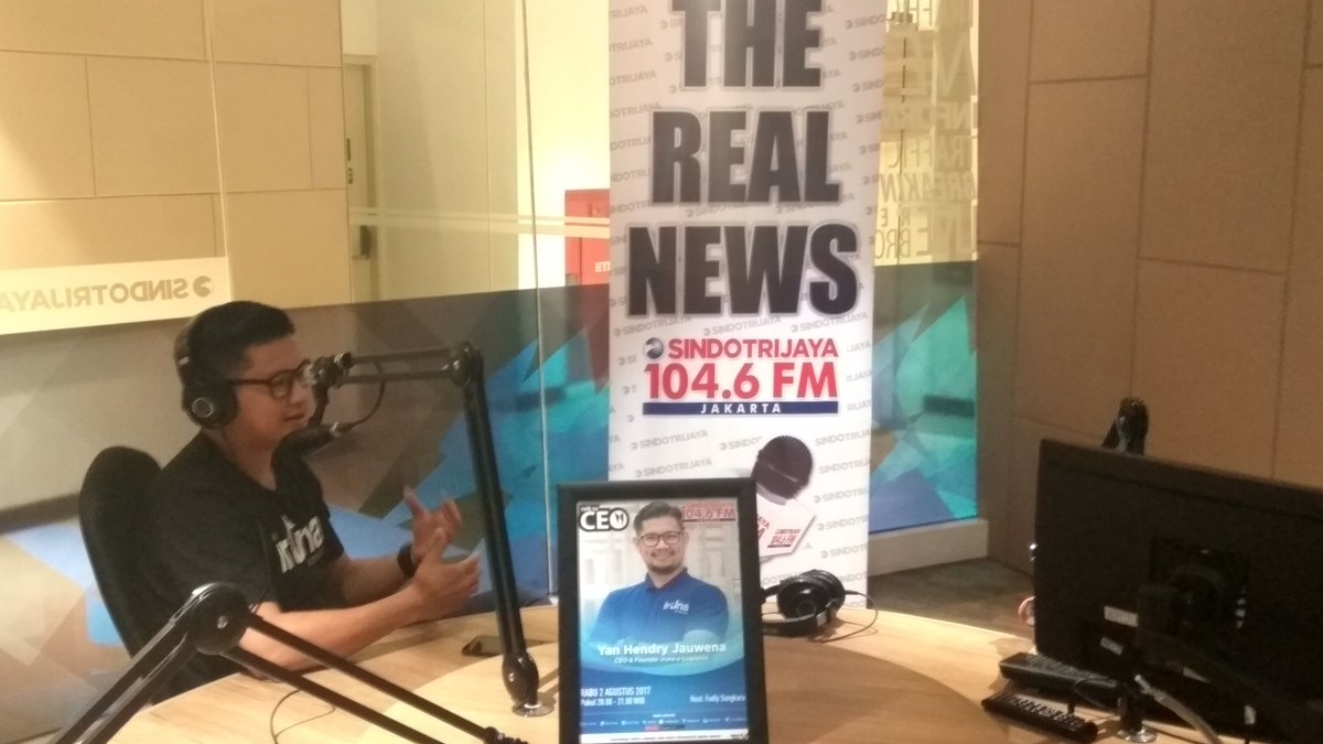 mnctrijaya's tweet photo. #TalkToCEO bersama @rYanHendryJ (CEO & Founder @Iruna_Elog) dan host @bluefadly LIVE di Sindotrijaya 104.6 FM / https://t.co/ieLjXFfANF https://t.co/xdDTm2A4Fa