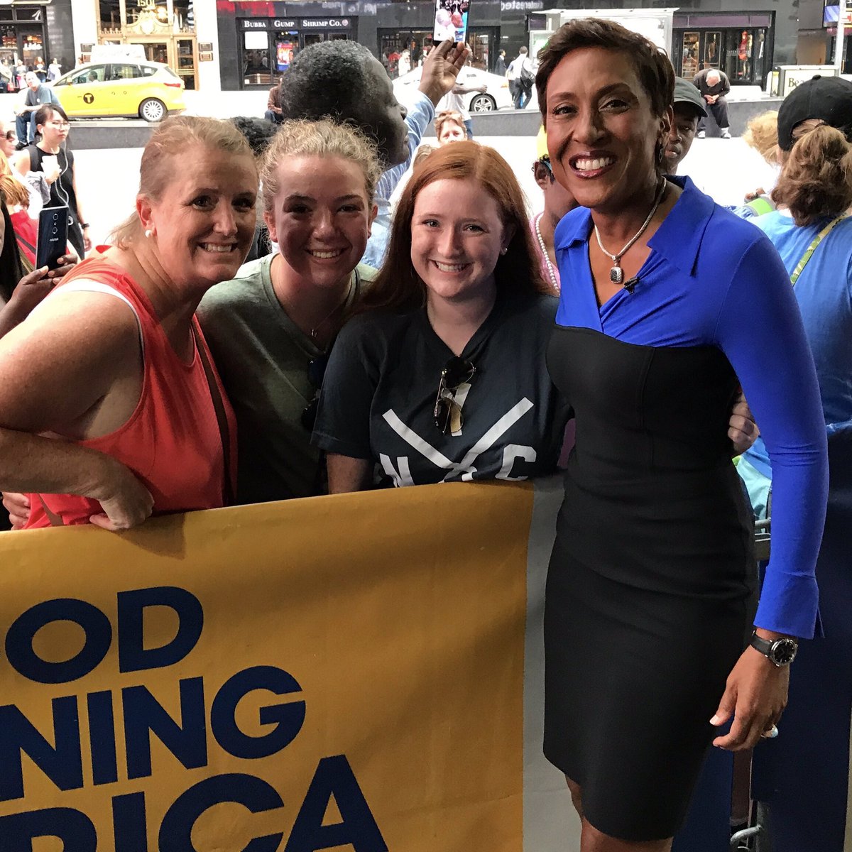 kateewarren's tweet photo. wow, what a morning... THANK YOU @RobinRoberts for everything!!! 💖💖 i will never forget this day #GMA https://t.co/rQvuMi1rNb