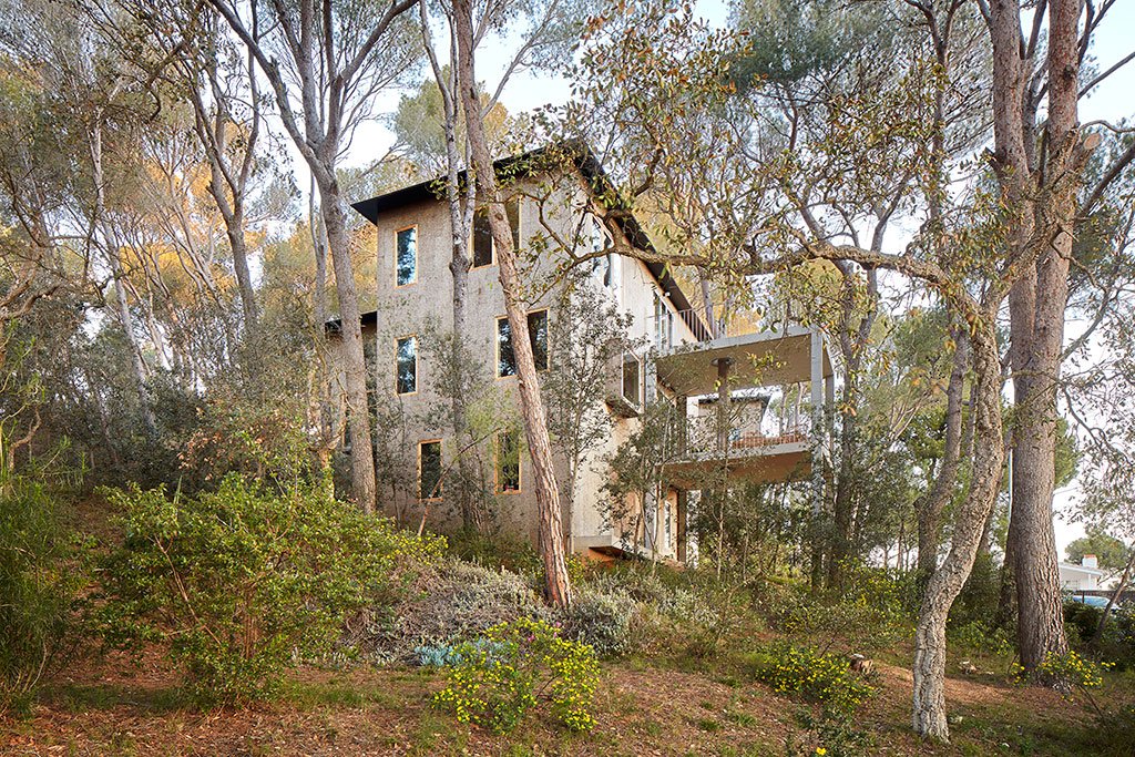 EPlantalech's tweet photo. Nou projecte: 2 cases de suro dels arquitectes Emiliano Lopez i Mónica Rivera! Finestres JANSEN - Més info a la web: https://t.co/J9dITY4s97 https://t.co/BvpOoyYgwO