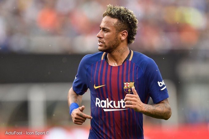 ActuFoot_'s tweet photo. Le PSG souhaite présenter Neymar avant son début de championnat (samedi) afin de faire une fête au Parc des Princes. (@mohamedbouhafsi) https://t.co/sWAA5fInJ1