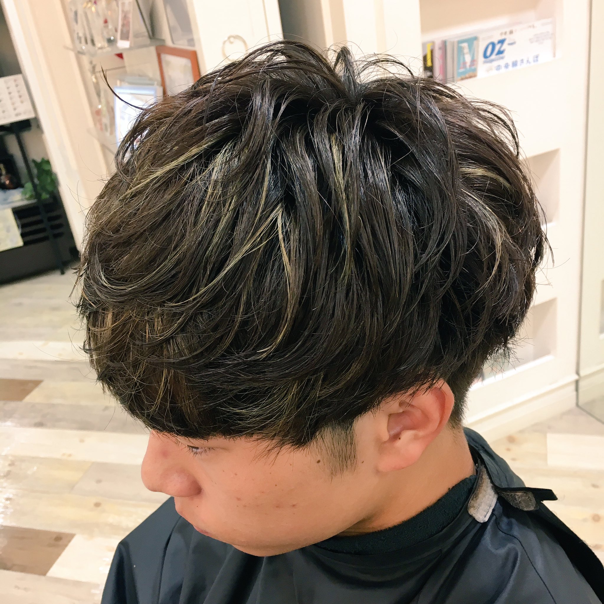 太田佳祐 パーマ ハイライト マットベージュ 前回かけたパーマに 今回はハイライトを足して マットベージュをon 躍動感のあるスタイルへ 夏休み限定カラー おしゃれメンズ集合 T Co 9orulegykp Twitter