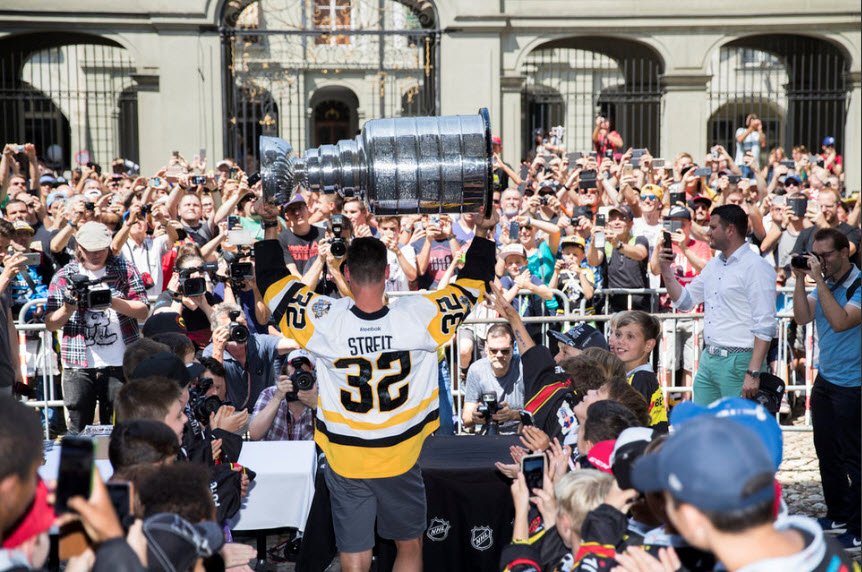 rotsch26's tweet image. @PGSportsNow #CupTracker Cup is in Bern, Switzerland with Mark Streit