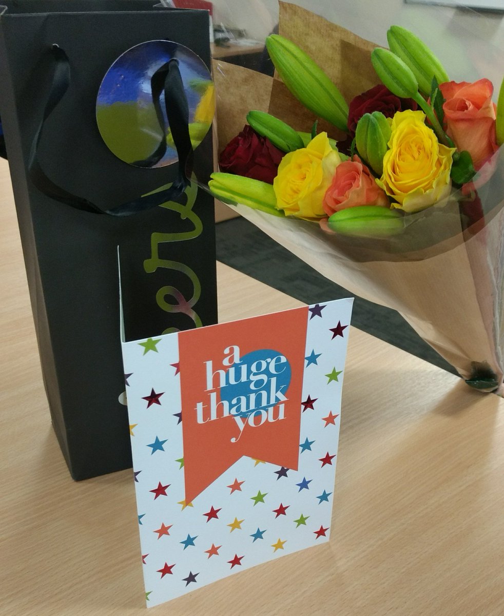 POPropertyEd's tweet image. What a lovely thank you gift to our #property sales &amp;amp; conveyancing team from a delighted @Pagan_Osborne client! #happyclient #flowers #fizz