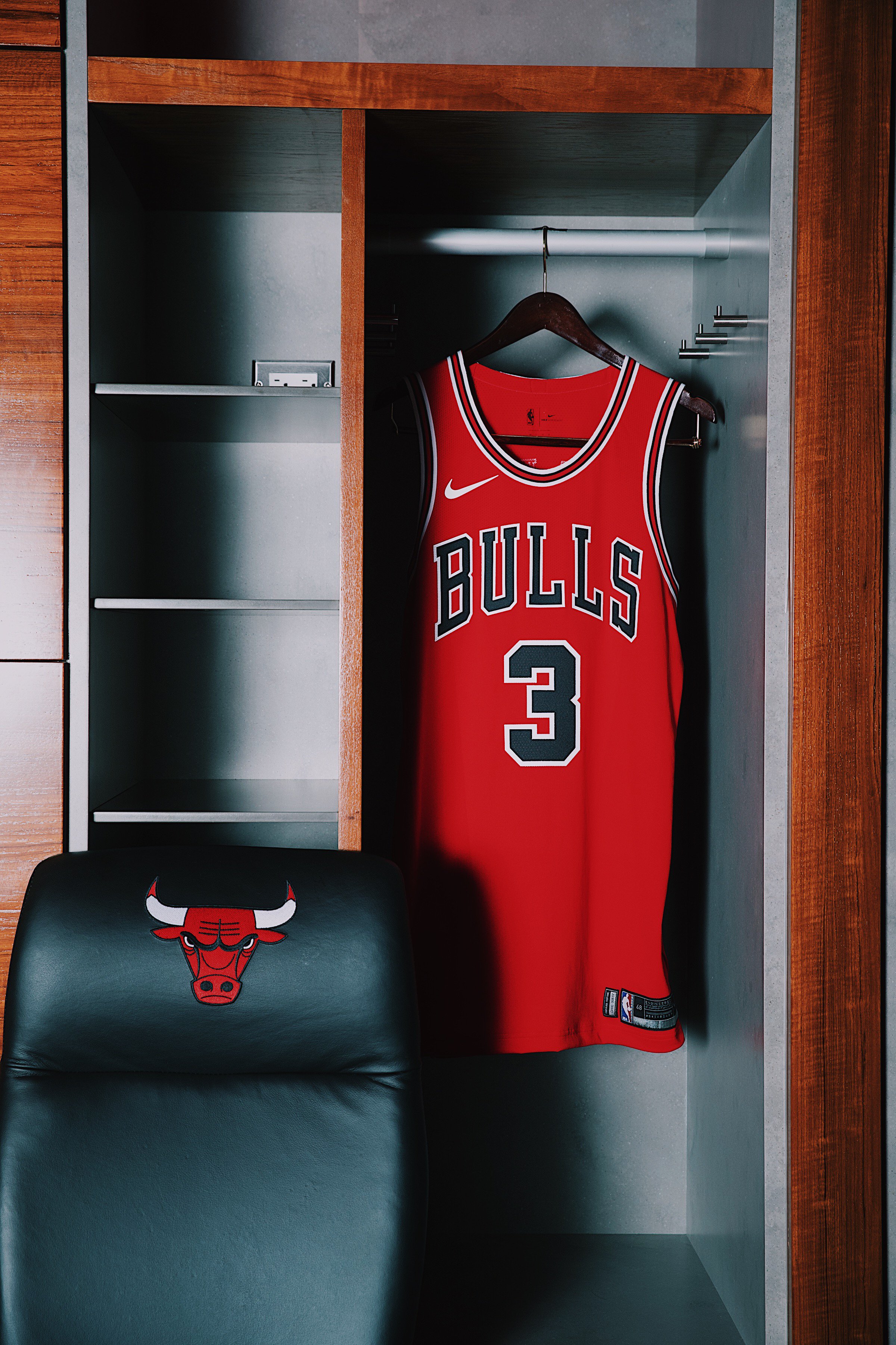 Chicago Bulls on Twitter: "FIRST LOOK: Introducing the official Chicago  Bulls @Nike Icon jersey, which will serve as our primary home uniform this  season. https://t.co/OtMRZww8Mu" / Twitter
