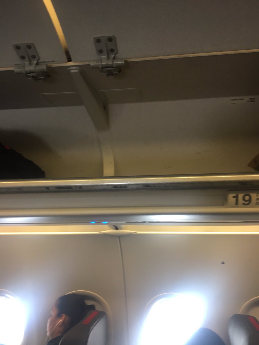 jenniferdon's tweet photo. @AmeriAirSux @AmericanAir gate agent just forced me 2 check my rolling bag despite there being plenty of room on the plane #aa0429 #horrible https://t.co/sKEaQnGPAj