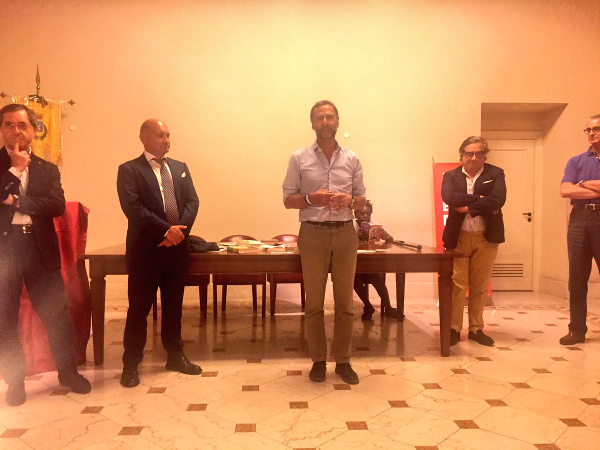 BccBasilicata's tweet photo. #nottebiancalibro @LettiDiSera DG @GiorgioCostant8 : evento straordinario di un'intera #comunità #cisiamo #siamolucani , da sempre! https://t.co/jjTJHwm7rz