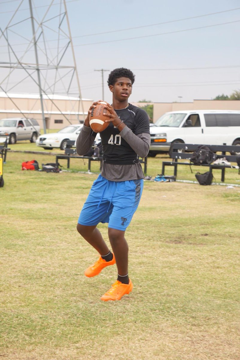 DeionSanders's tweet image. @ShedeurSanders works like he's never seen a silver spoon in his life and i love it. #TRUTH #2Xaday #2reasons