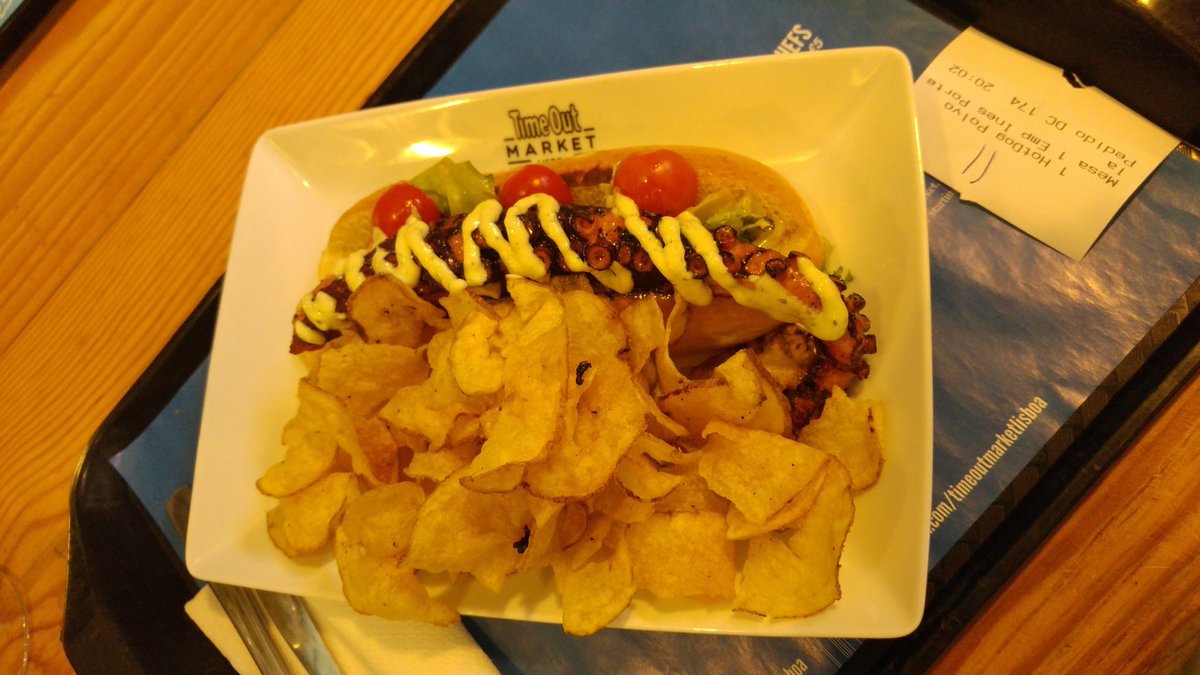 cestmoilecheffr's tweet photo. Octopus hot dog au  #mercadodaribeira  #timeoutmarket  #lisbonne  #Lisboa  #Lisbon https://t.co/K8eobDuP0G