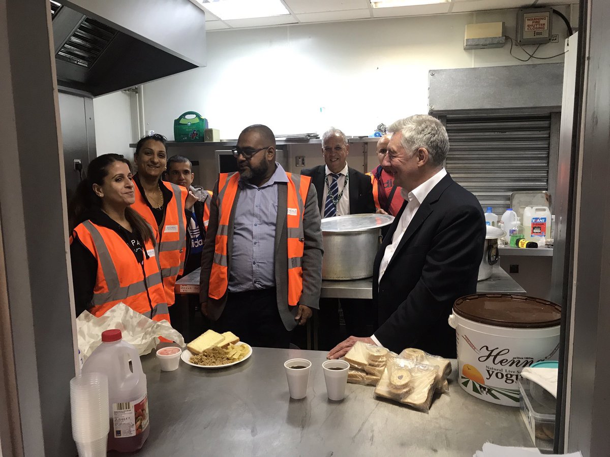 sheraz_shiri's tweet photo. Weekly Soup Kitchen provided in Central Rochdale every Thursdays 5-7pm come and help support our local people. #ReduceHomelessness #EM https://t.co/v8fOMhRdRC