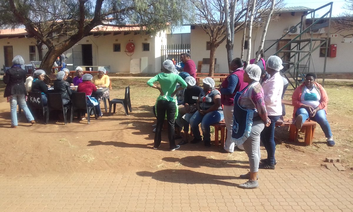3AngelsProject's tweet image. Free Cooking and Baking Workshops provided by the Pieter Kruger Foundation team to the community from Katlehong, Gauteng. Team PKF