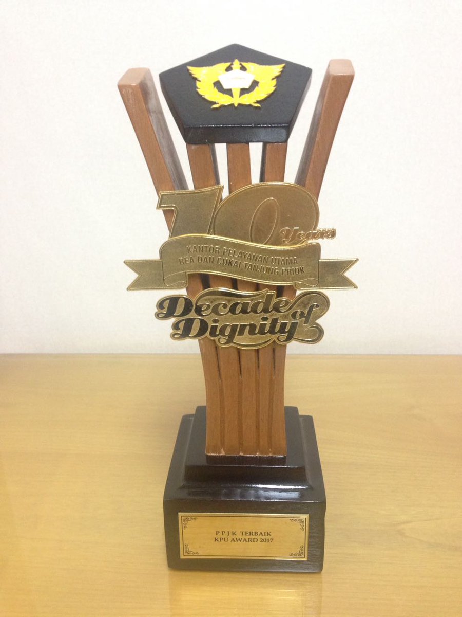 PSABDPWorld's tweet photo. Congratulations to our Indonesia team who received the Best Customs Brokerage Agent award from Indonesia Customs Authority! #BDPBuzz https://t.co/WIpErFvgBH