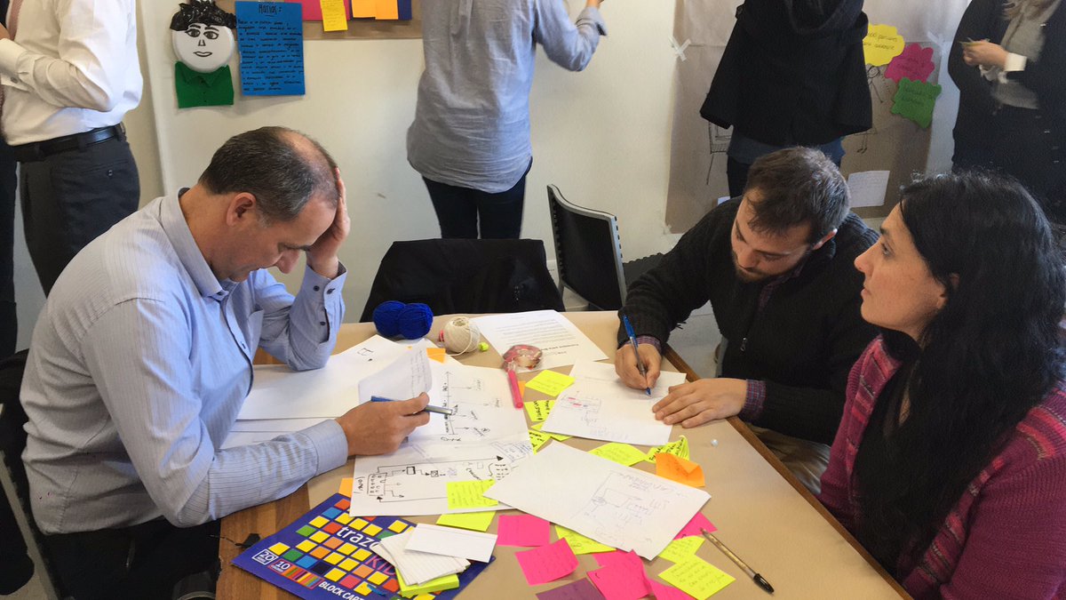 crfrocca's tweet photo. #designthinkingucu distintos momentos https://t.co/6eaP6GYG8e