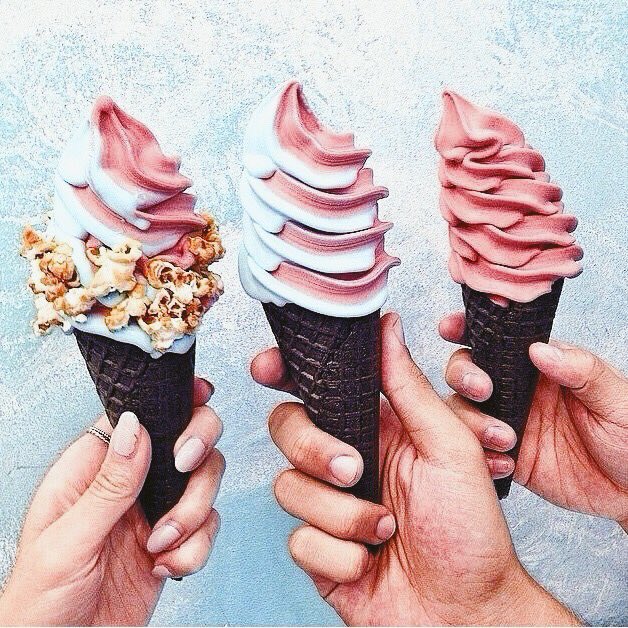 TheLensBar's tweet photo. Summer treats: what’s your favorite summer treat? Reply and help us fill out our summer yearbook. 

🍦🍦🍦

#TheLensBar https://t.co/GWw62vzBFs