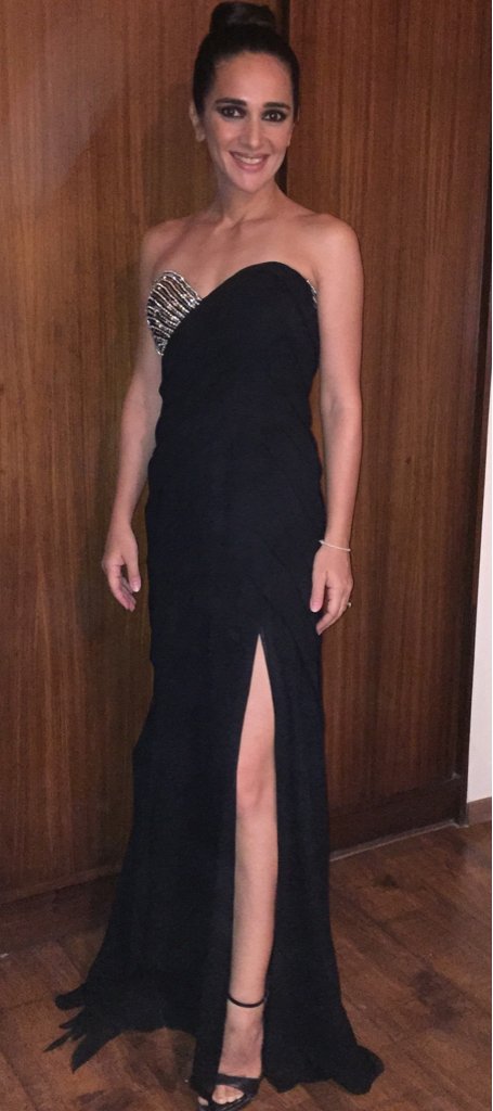 tarasharmasaluj's tweet photo. In #KomalSood & @jet_gems at the #VogueBeautyAwards2017 thank u @sanjanabatra @Vipulbhagat13 & thank u @VOGUEIndia https://t.co/B4g9dGLh7Y