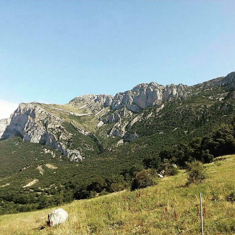 fer_arzoz's tweet image. Igual que a los pies de Peña Montañesa las ruinas de San Beturián. Invoco tu nombre País de Sobrarbe #excursionesconniños #LaEspelunga