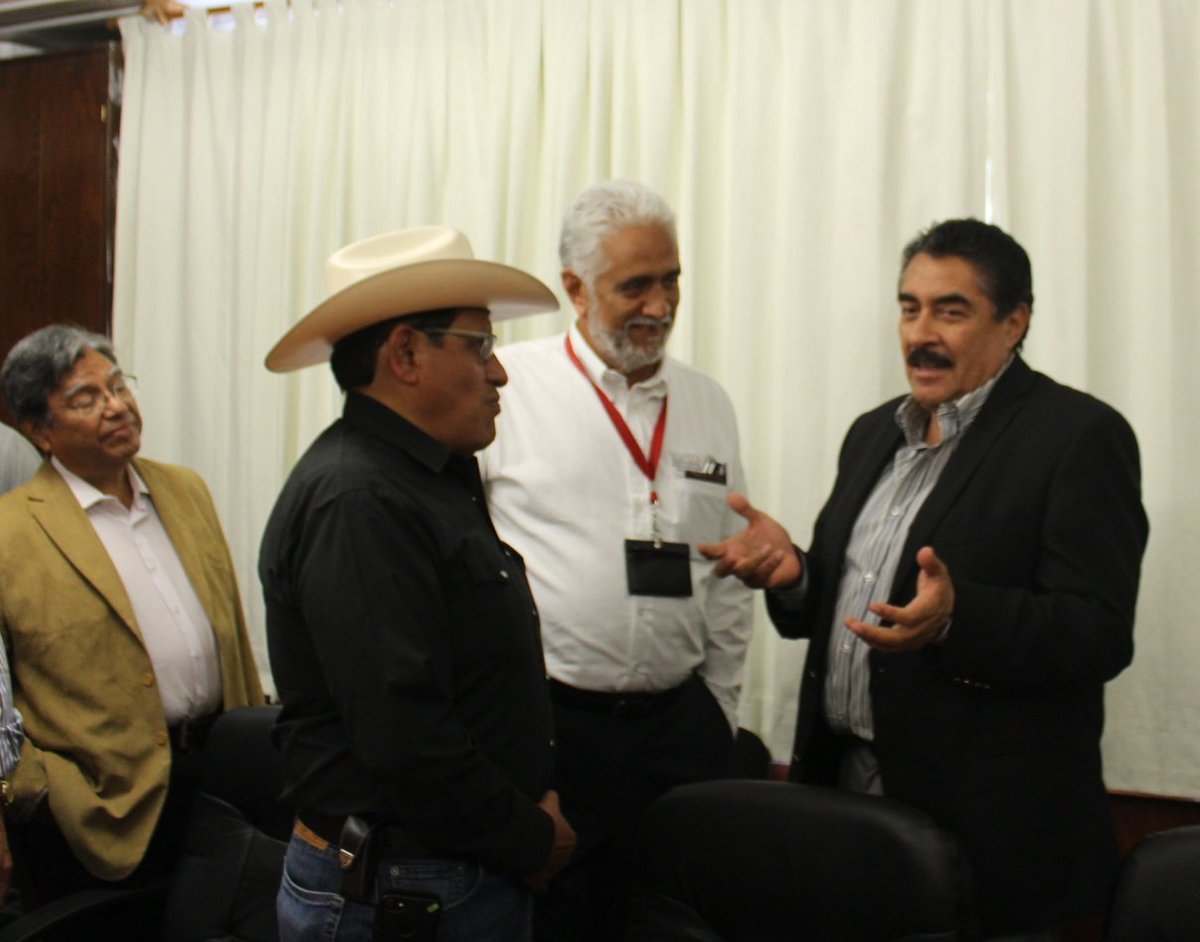 SADERPue's tweet photo. Diálogo directo con los #AgroempresariosPoblanos para que juntos se identifiquen proyectos prioritarios. #SAGARPAPue https://t.co/74wrNpBhRw