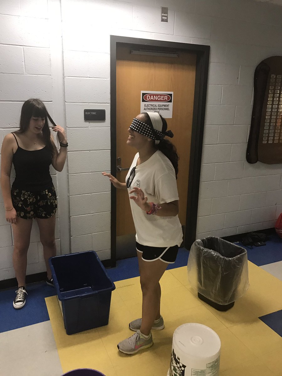 lifeofsam318's tweet photo. Some more pictures of cohort 7 because they are indeed THAT cool :-) @DRFreshmenTeam @roeyjeed18 https://t.co/9djTjFrNZq