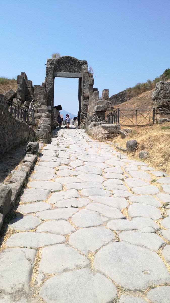 oscarmatas's tweet photo. #Streets #Pompei #Pompeii #Roman city #Campania #RomanPower #archaeology #Arqueologia #archeologie #Archäologie #ViaNocera #ViaConsolare https://t.co/zgwdpAHsLh