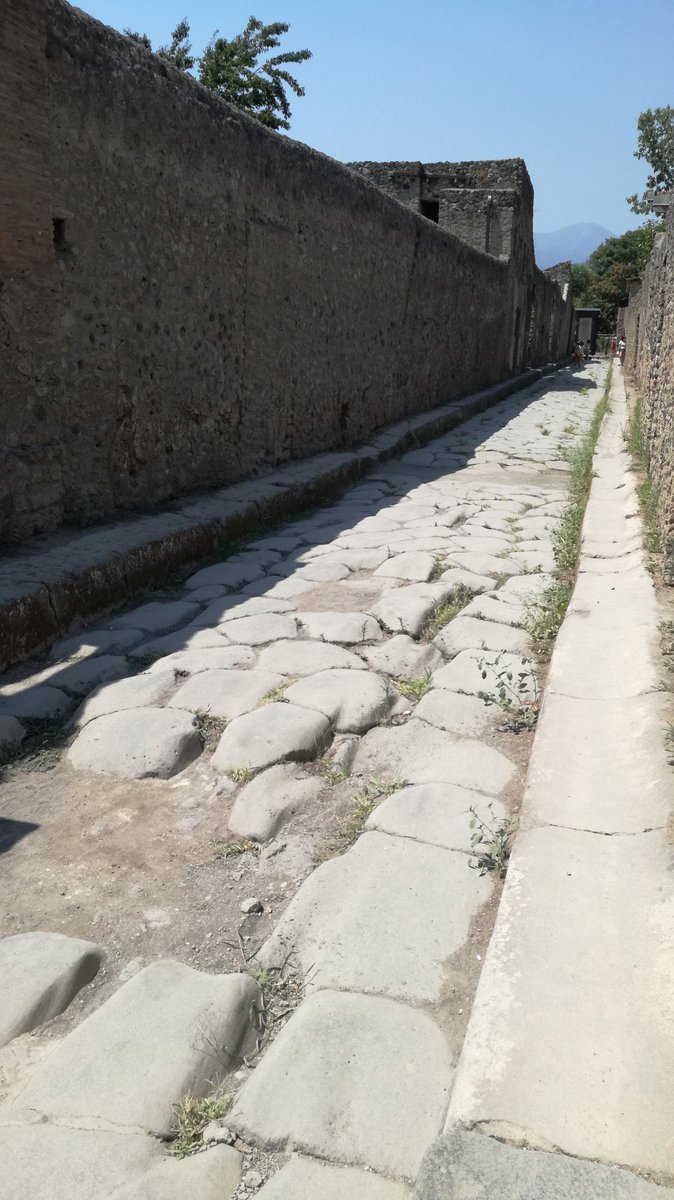 oscarmatas's tweet photo. #Streets #Pompei #Pompeii #Roman city #Campania #RomanPower #archaeology #Arqueologia #archeologie #Archäologie #ViaNocera #ViaConsolare https://t.co/zgwdpAHsLh