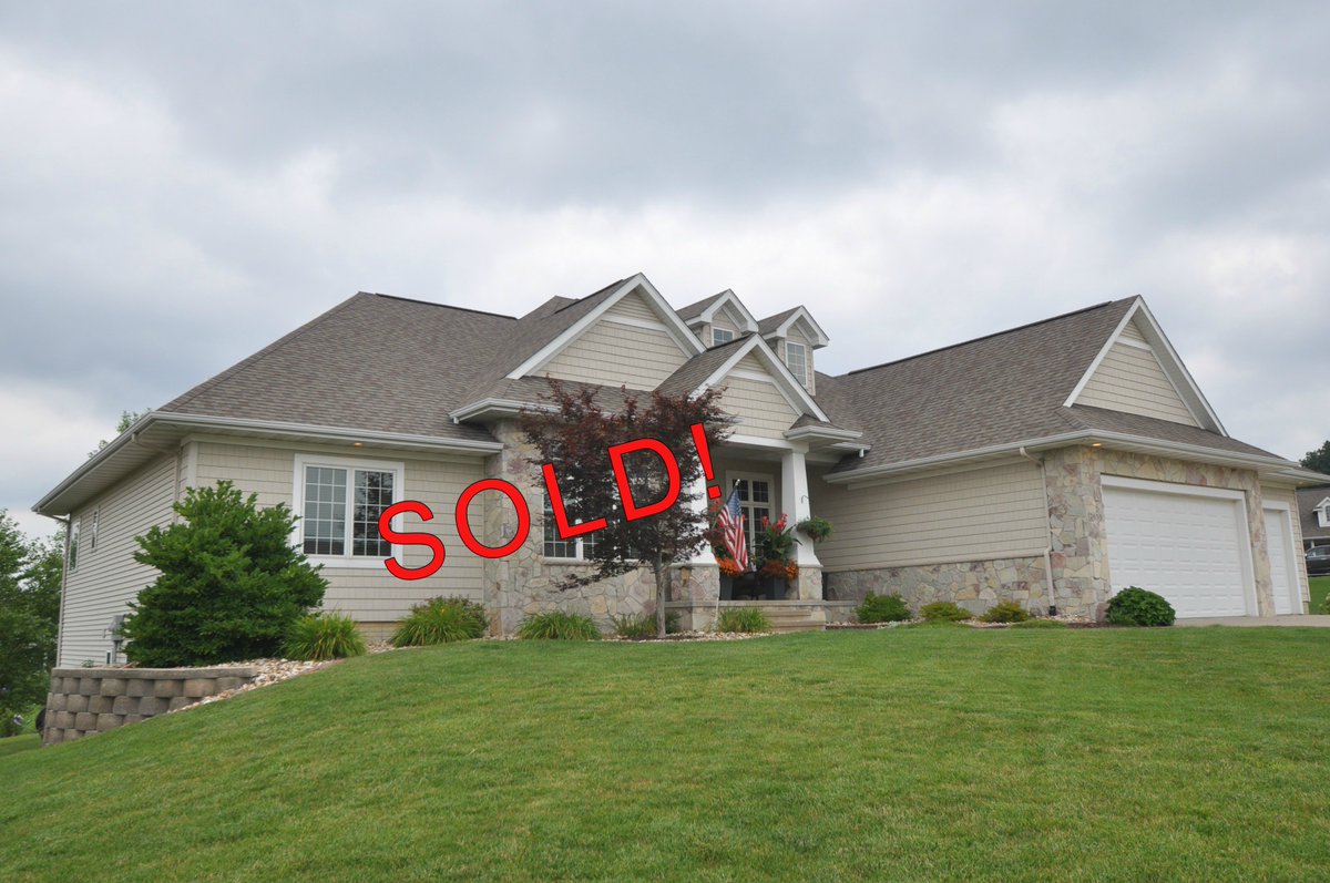 RobertCStiles's tweet photo. SOLD! Our favorite sign, again! We not only have happy sellers at 2855 Rosebay Ct, we also have a #happycat ! #sold #jointherevolution https://t.co/tJKy4wwh3g