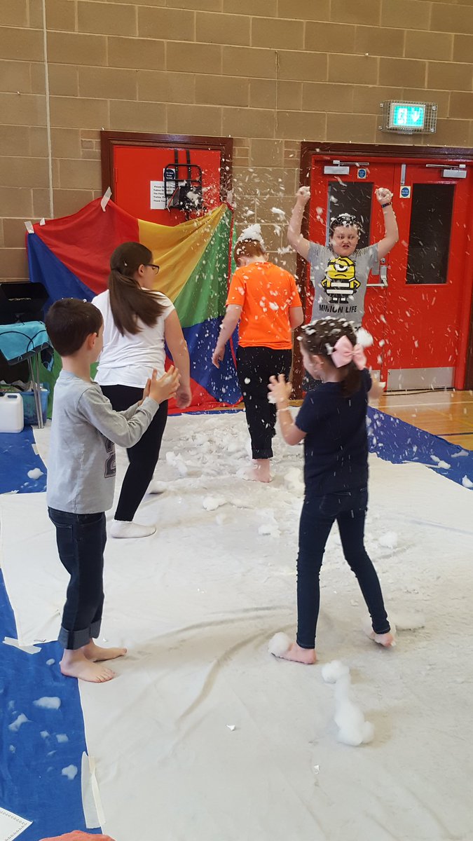 AutismFamiliesC's tweet photo. Brilliant session with Sensory Sensations in partnership with the #LunasaFestival 🤗🌈 @Ring_Of_Gullion https://t.co/NYfhG7TBoM