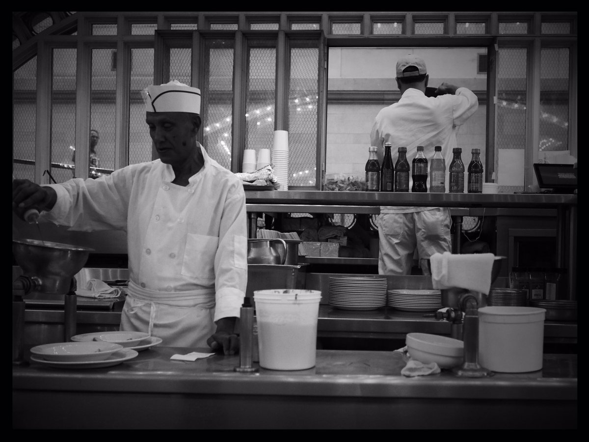 wolcottsworld's tweet photo. #oysterbar #grandcentral #nyc #streetphotography #Monochrome #olympus #penf https://t.co/0Wo3hmxQUE