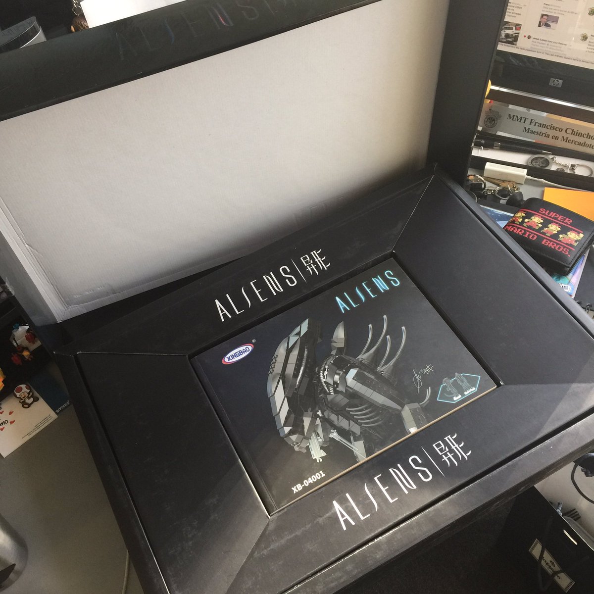 fchinchot's tweet photo. #MiniUnboxing: 2020 piezas #Xenomorph aprox $1,800. Alt: 40cm aprox. Próximamente en #TiendasGamers. La caja no cabe en mi escritorio. 🤣 https://t.co/jgzeycPrzj
