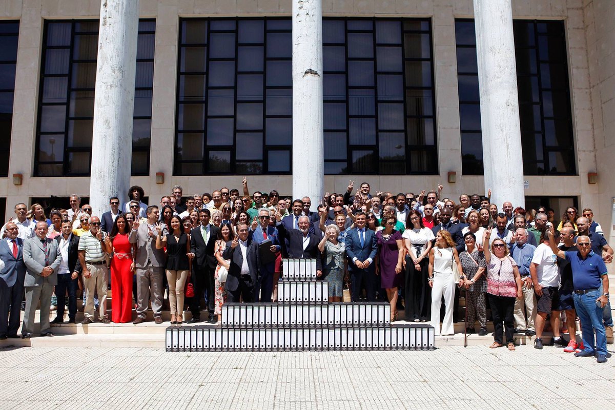 Entregue a candidatura aos órgãos autárquicos de Oeiras.
31 mil assinaturas!
Obrigado a todos. Oeiras está de Volta!