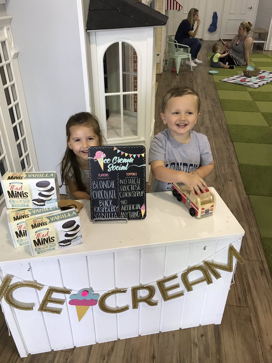 JenniferKay42's tweet photo. Best of friends! @playstreetmuseum #madminis #madsummerfun https://t.co/j1yMtRSqlz