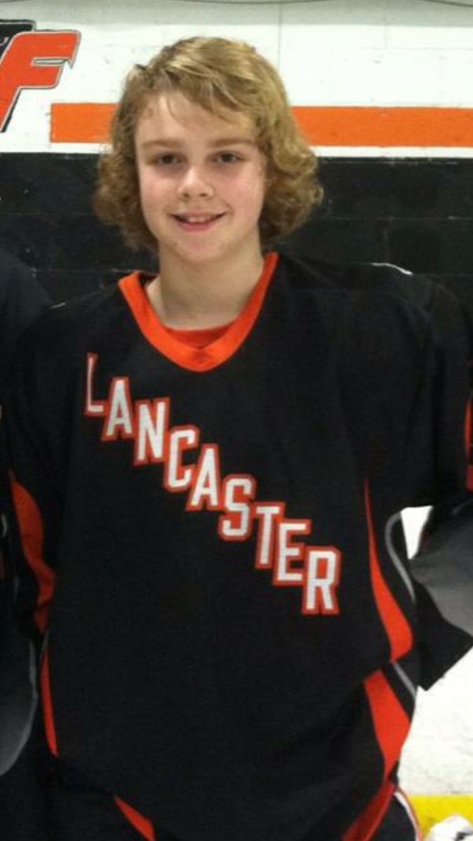 SarahCMcIntyre's tweet photo. Happy bday to the manz whose jersey hangs on my wall 👏👏❤❤, #tvpuck for life @alexstein1888 https://t.co/AA5X8vErAv