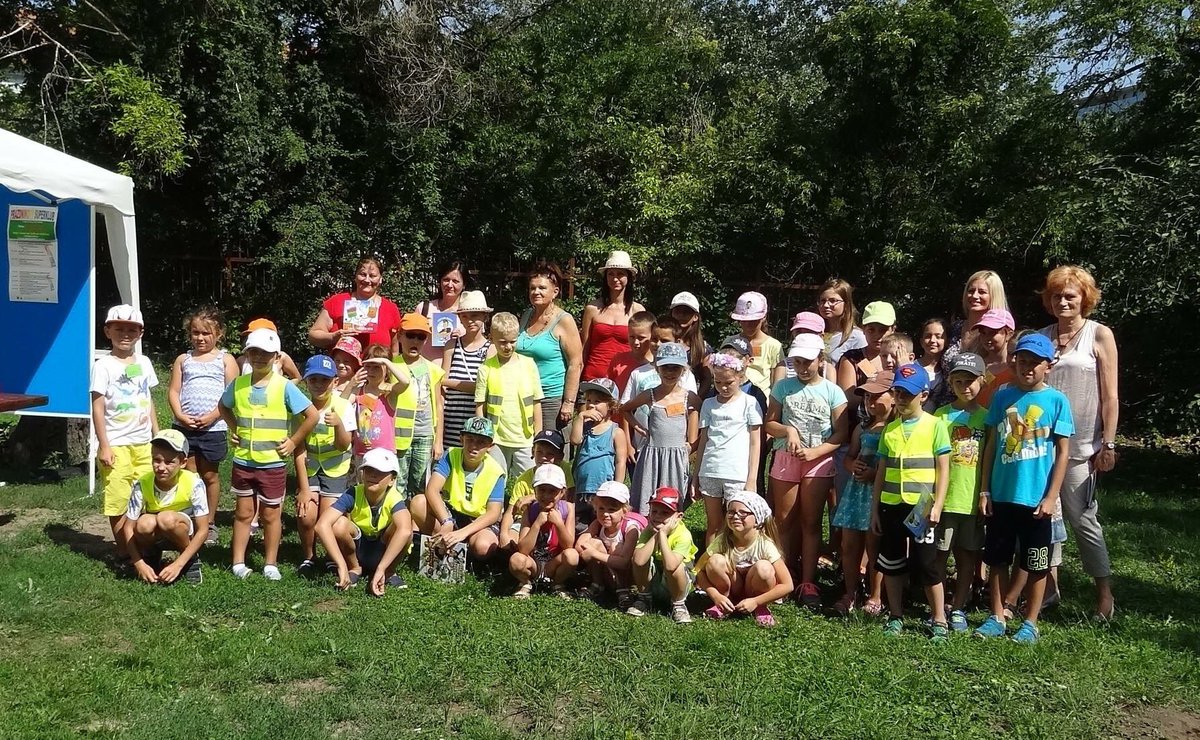 KBaluchov's tweet photo. Čítačka z 5. knihy #KapitánPadák v knižnici #Trnava. Decká boli úžasne zvedavé! #citacka #beseda #leto #detskaKniha #kptPadak #letoSKnihou https://t.co/5fBfNGMca9