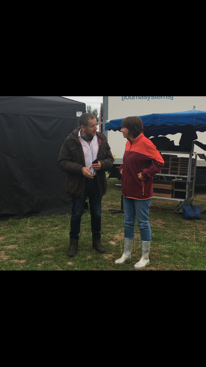 JulienDufurier's tweet photo. Valérie #Bonneton fait son apparition sur le tournage de #LaChtiteFamille #Oudezeele https://t.co/V0f3HjV0Zh