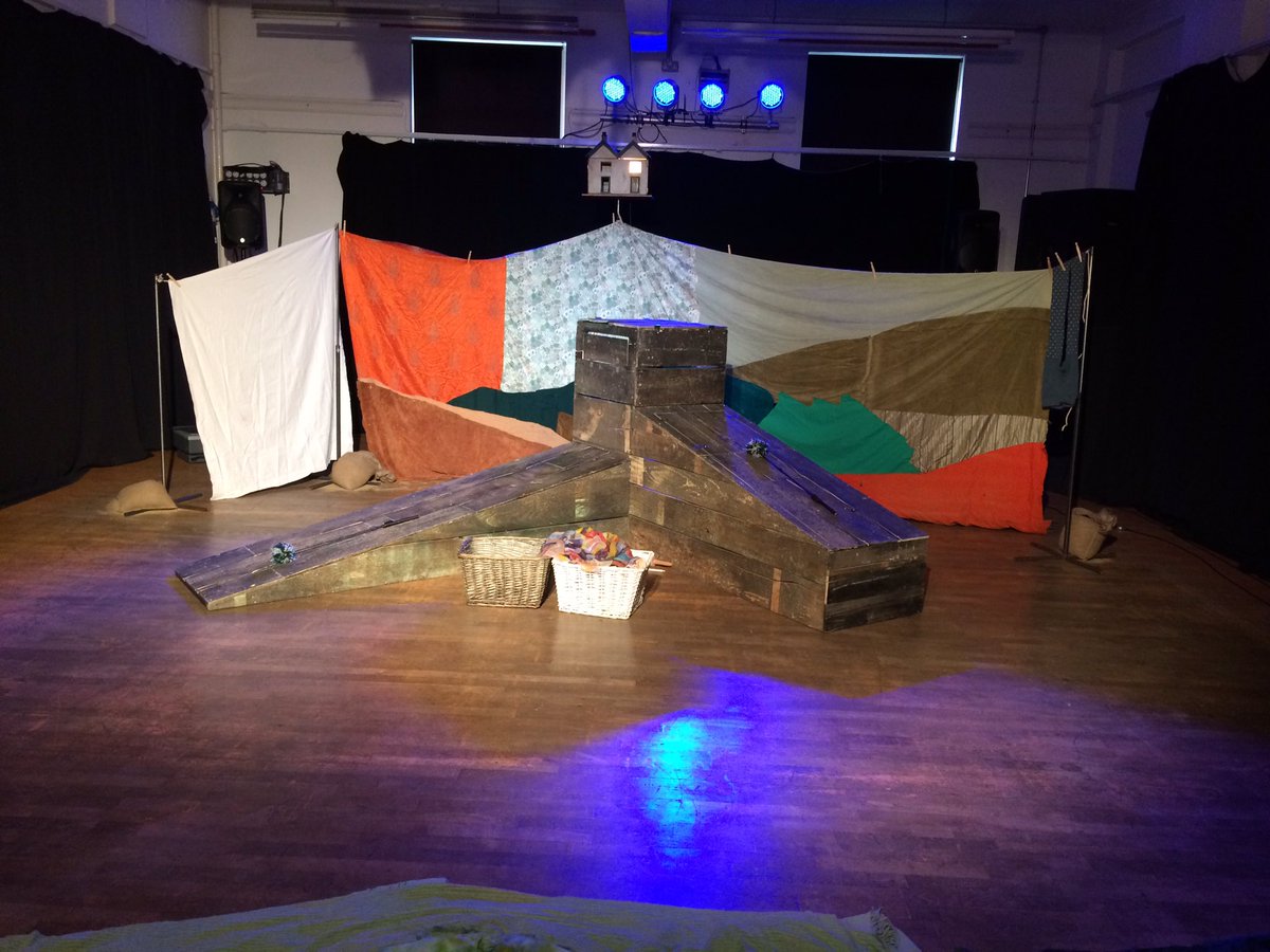 UnPackedFest's tweet photo. A gorgeous day with @soapsouptheatre!
Don't miss 2 different shows, 2 workshops tomorrow! Willow craft, singing, storytelling! https://t.co/drHqpoQVmq
