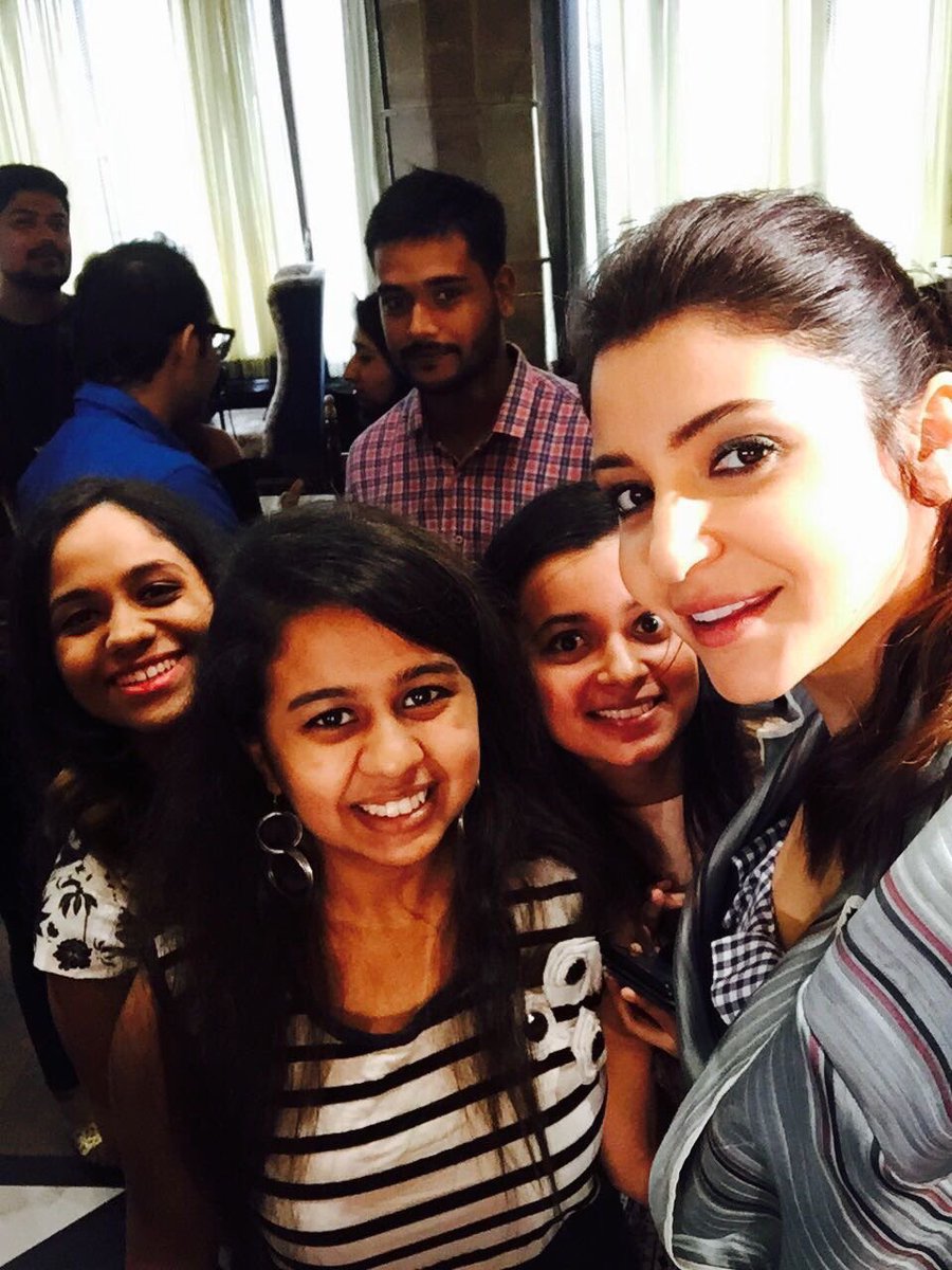 SRKMalaysiaCFC's tweet photo. ShahRukhKhan & Anushka Sharma with fans & media in Delhi today for #JabHarryMetSejal promotions
#2DaysToJHMS #Phurrr https://t.co/1HJArqWCQZ