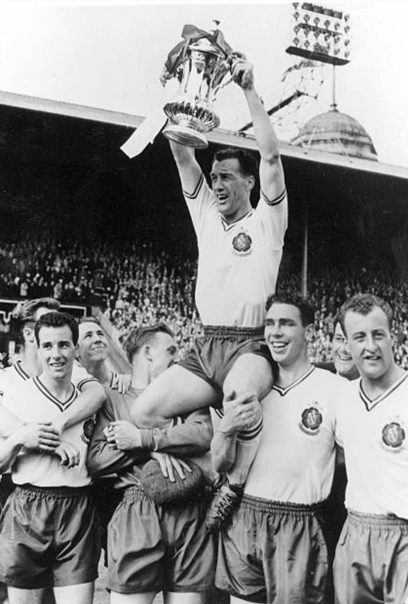 footballmemorys's tweet image. Bolton Wanderers players celebrate winning the 1958 FA Cup

#BWFC #Bolton #FACup