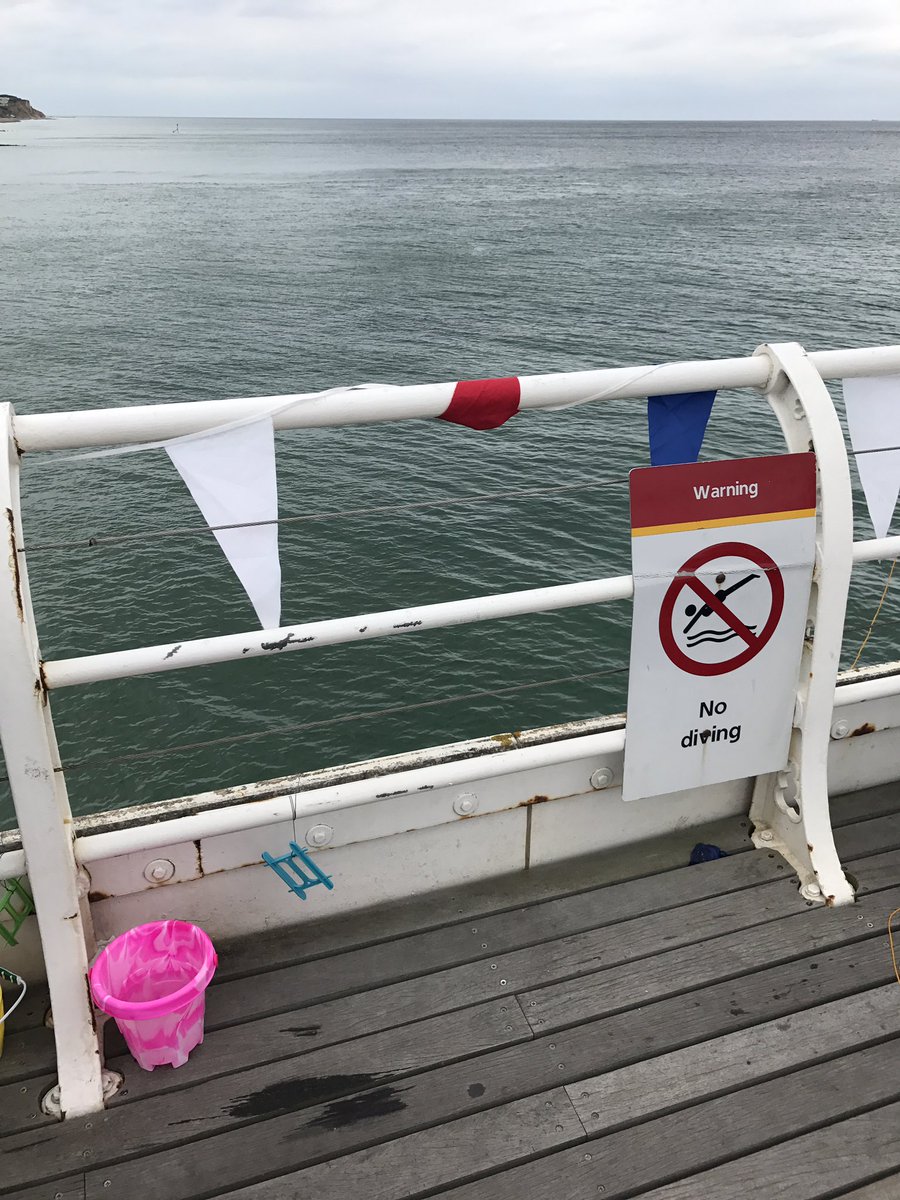 25timbruce's tweet photo. My office for the day, drew a flier on Cromer Pier, thought I was in for a good day...couldn't believe I blanked 😂😂 #NoCrab's #EmptyBucket https://t.co/dg56MrRtpl