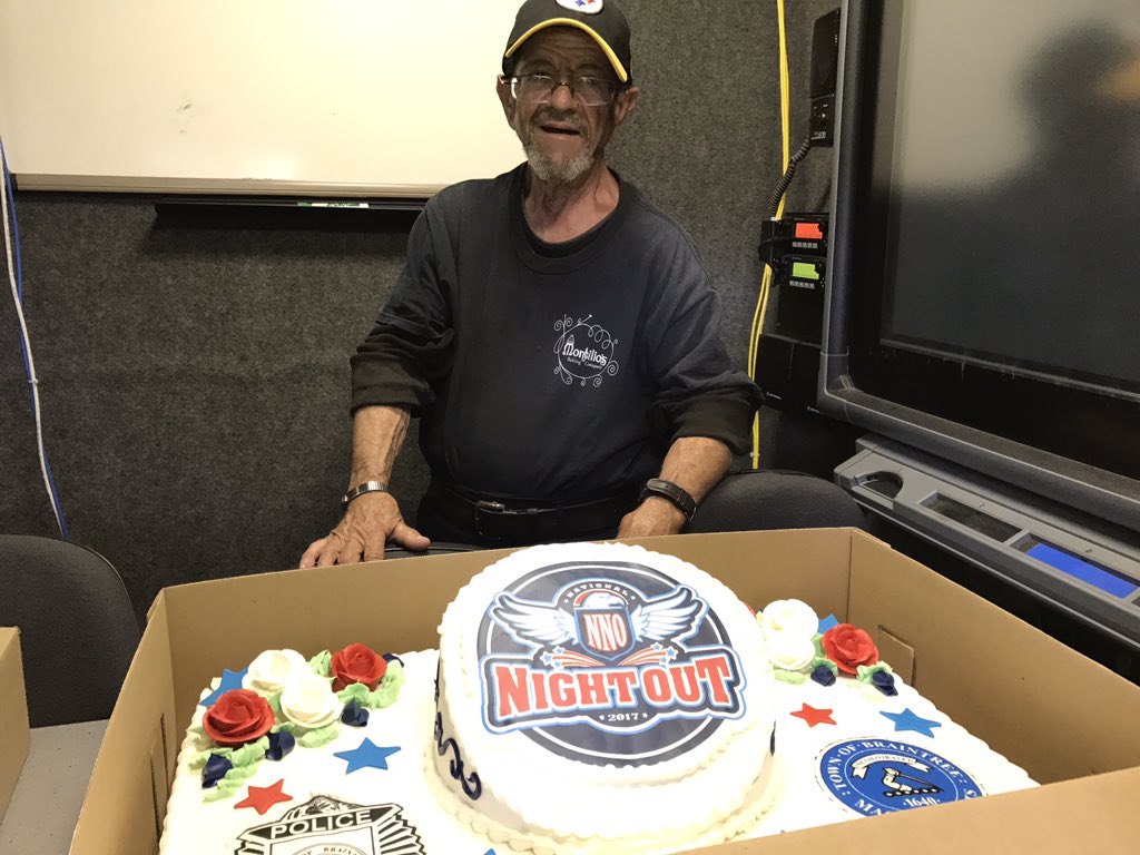 BPD_EdWoo's tweet photo. Great cake from @Montilios to help @BraintreePolice celebrate #NNO https://t.co/LKLEqPgdBv