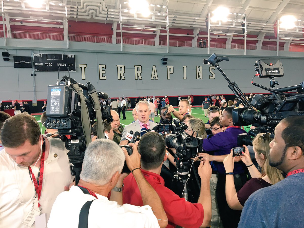 TerpsFootball's tweet photo. πΈπ₯
#ColeFieldHouse https://t.co/yMTn9AXvMy