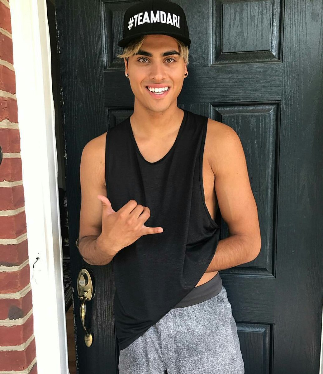 Oshi_dobre's tweet photo. Happy birthday to this amazing person, we love you soo much Dari❤keep smiling because it makes us happy🎉🎊❤ #teamdari  @dariusdobre https://t.co/nzqnMn9pJx