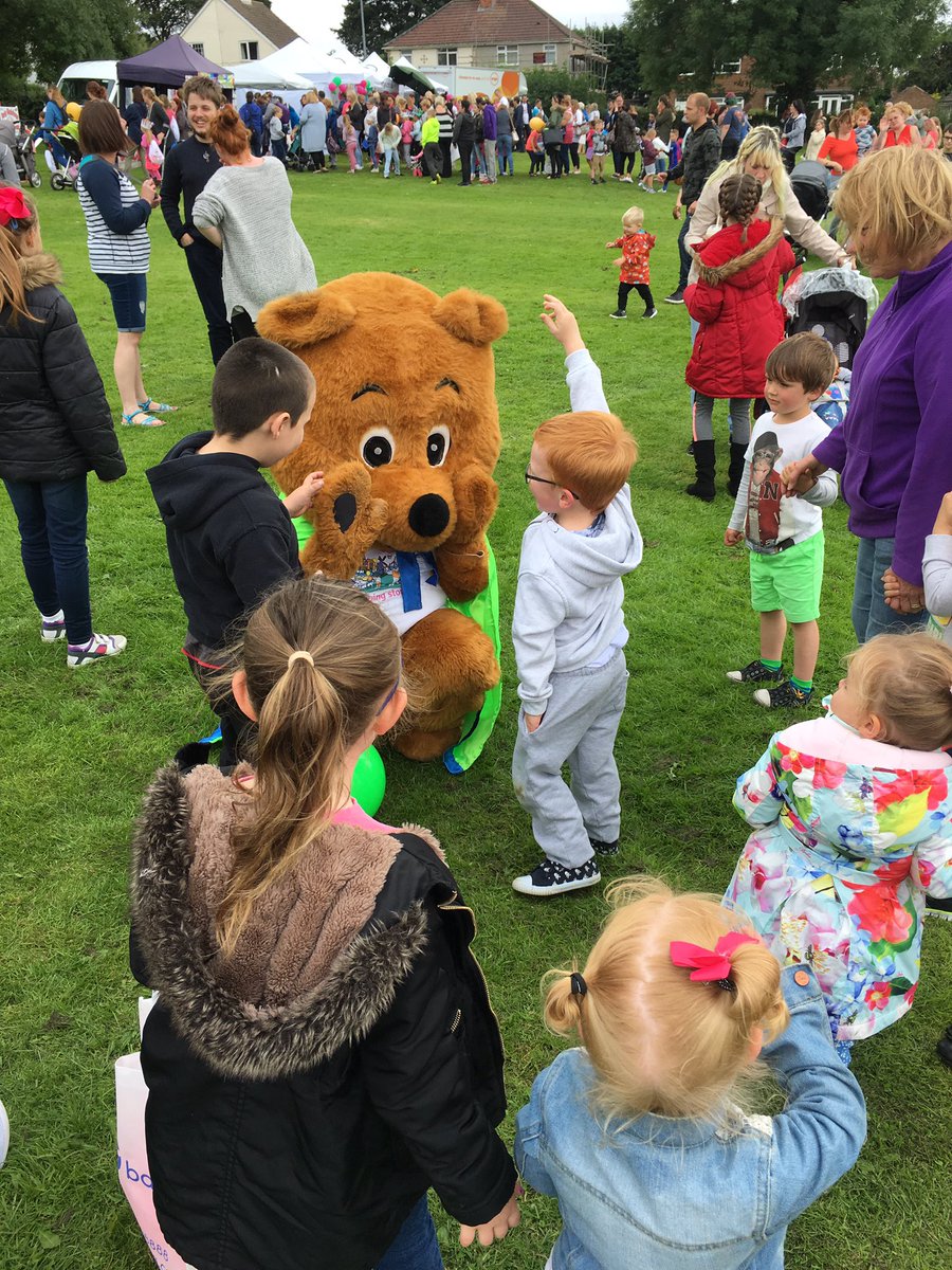 OngoBear's tweet photo. My favourite day of the year!!! @ongoUK carnival day! I got to see lots of my friends, do loads of high 5's &amp; give out sweets 🐻🍬🍭 https://t.co/CI4kp20ocD